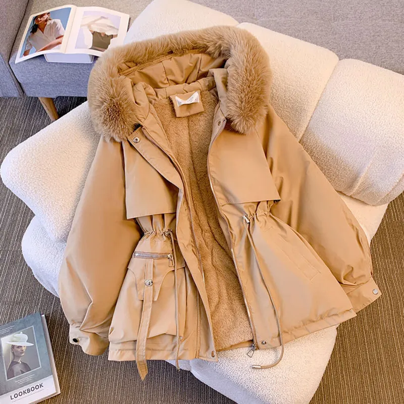 Pai supera el invierno femenino 2024 Nuevo adelgazamiento de la moda del algodón versátil con chaqueta integrada gruesa y piel W