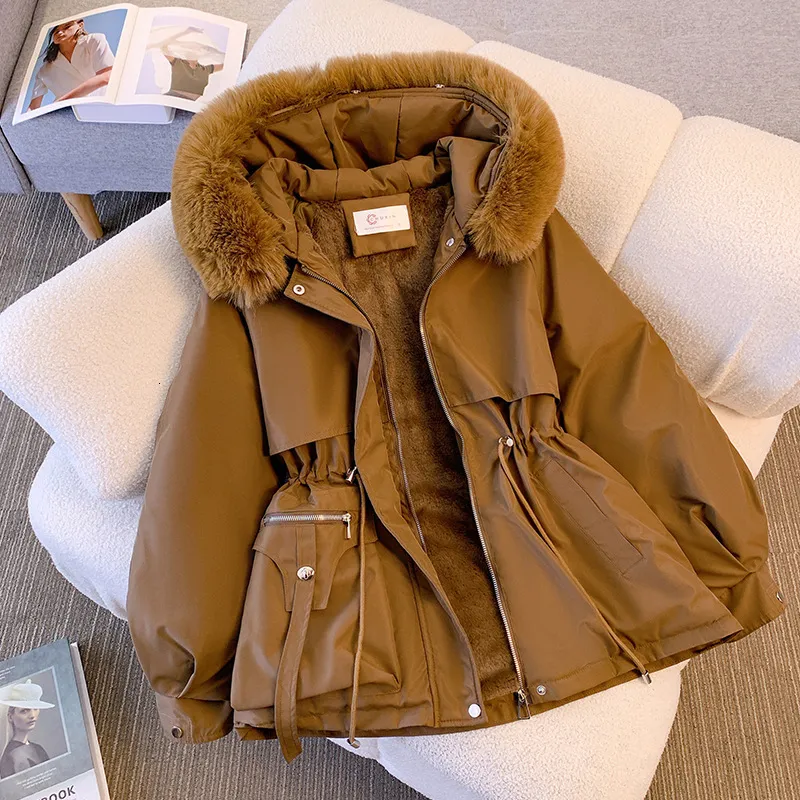 Pai supera el invierno femenino 2024 Nuevo adelgazamiento de la moda del algodón versátil con chaqueta integrada gruesa y piel W