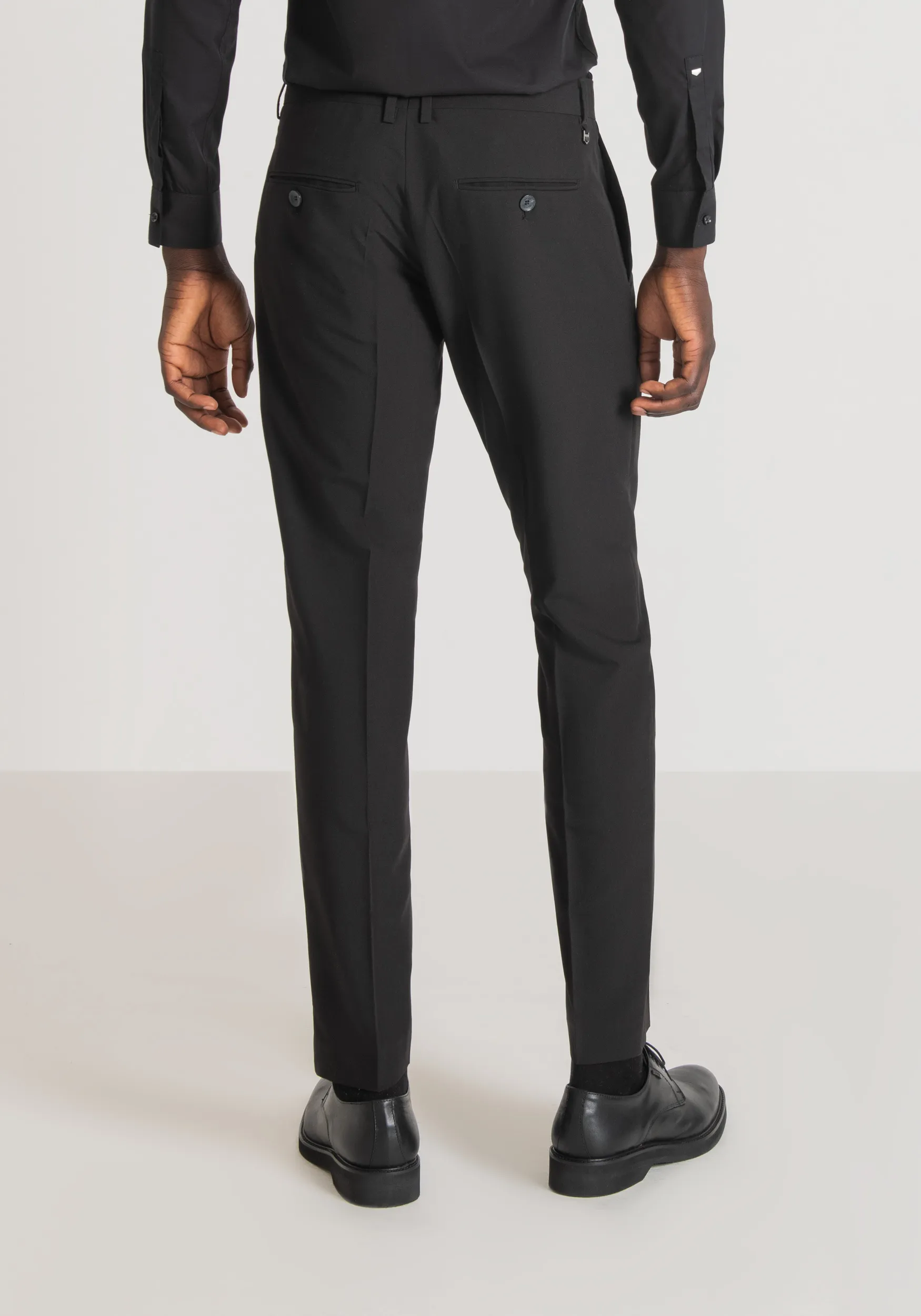 PANTALÓN SLIM FIT «BONNIE» DE TEJIDO DE MEZCLA DE VISCOSA ELÁSTICO
