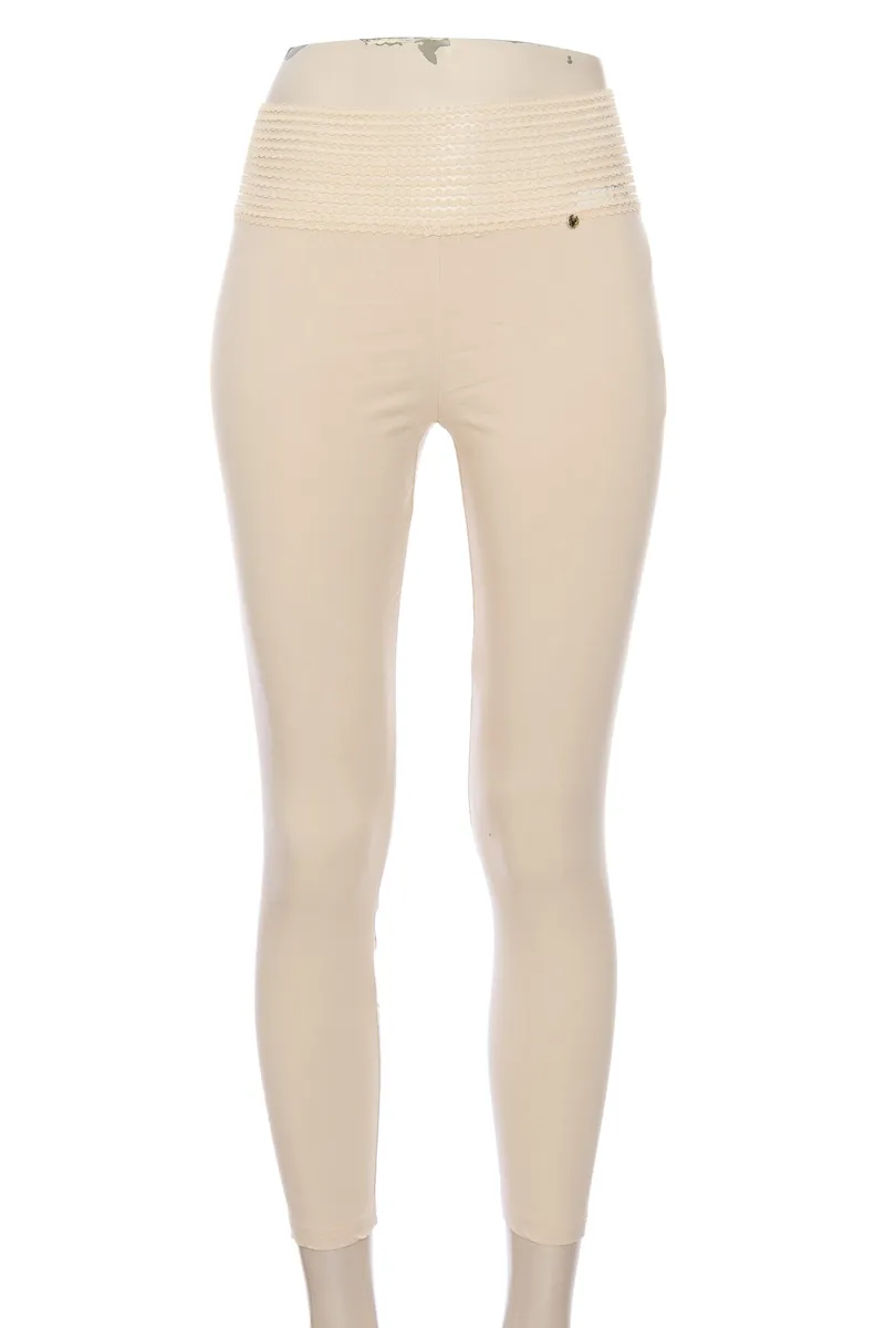 PANTALóN COLOR BEIGE  CLOSEANDO