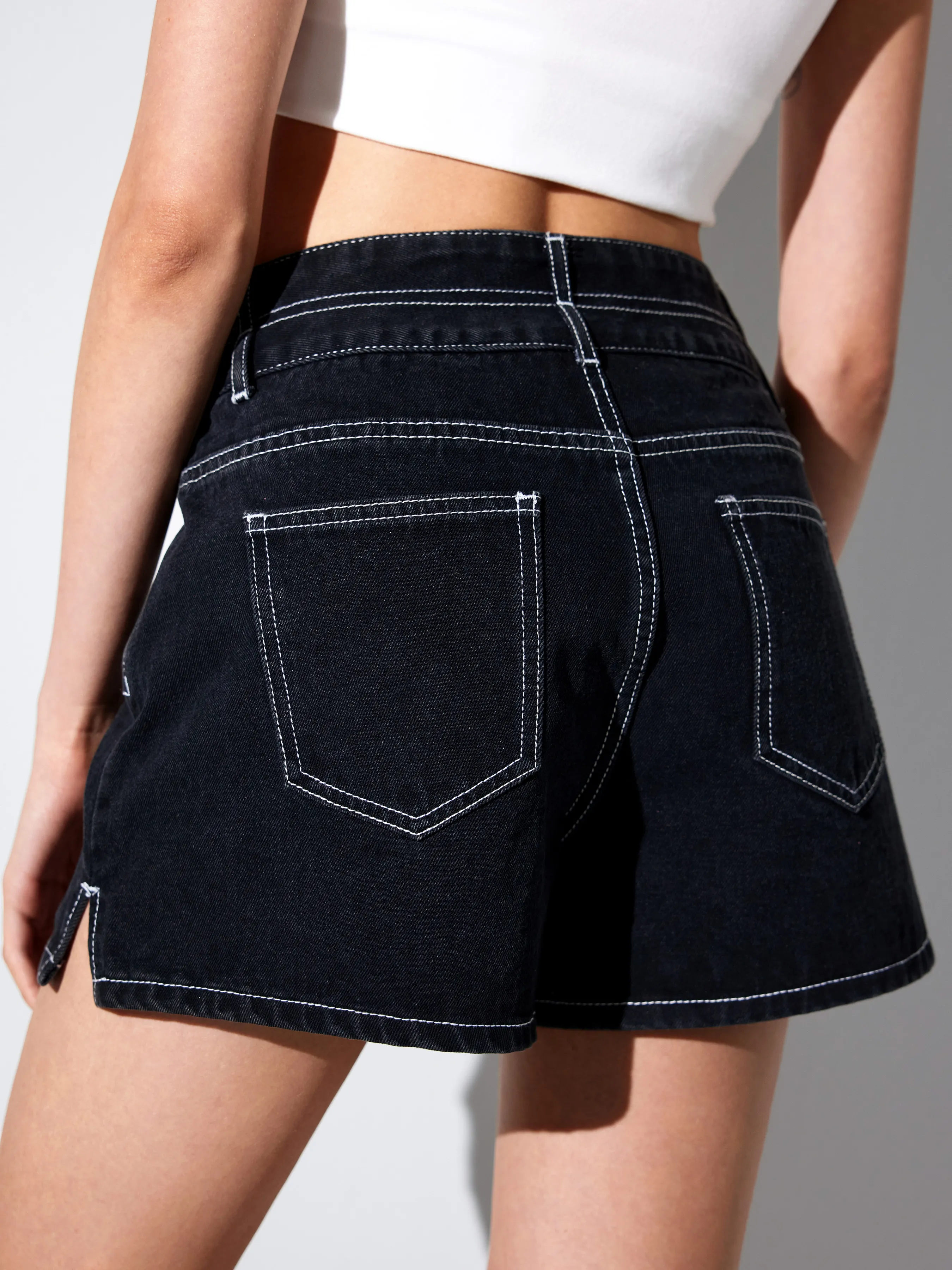  Pantalón Corto Vaquero con Botones y Costuras