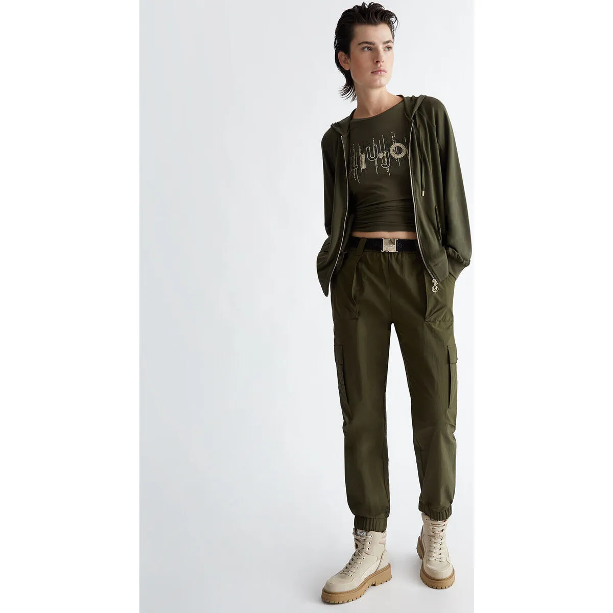Pantalón de nailon con cinturón