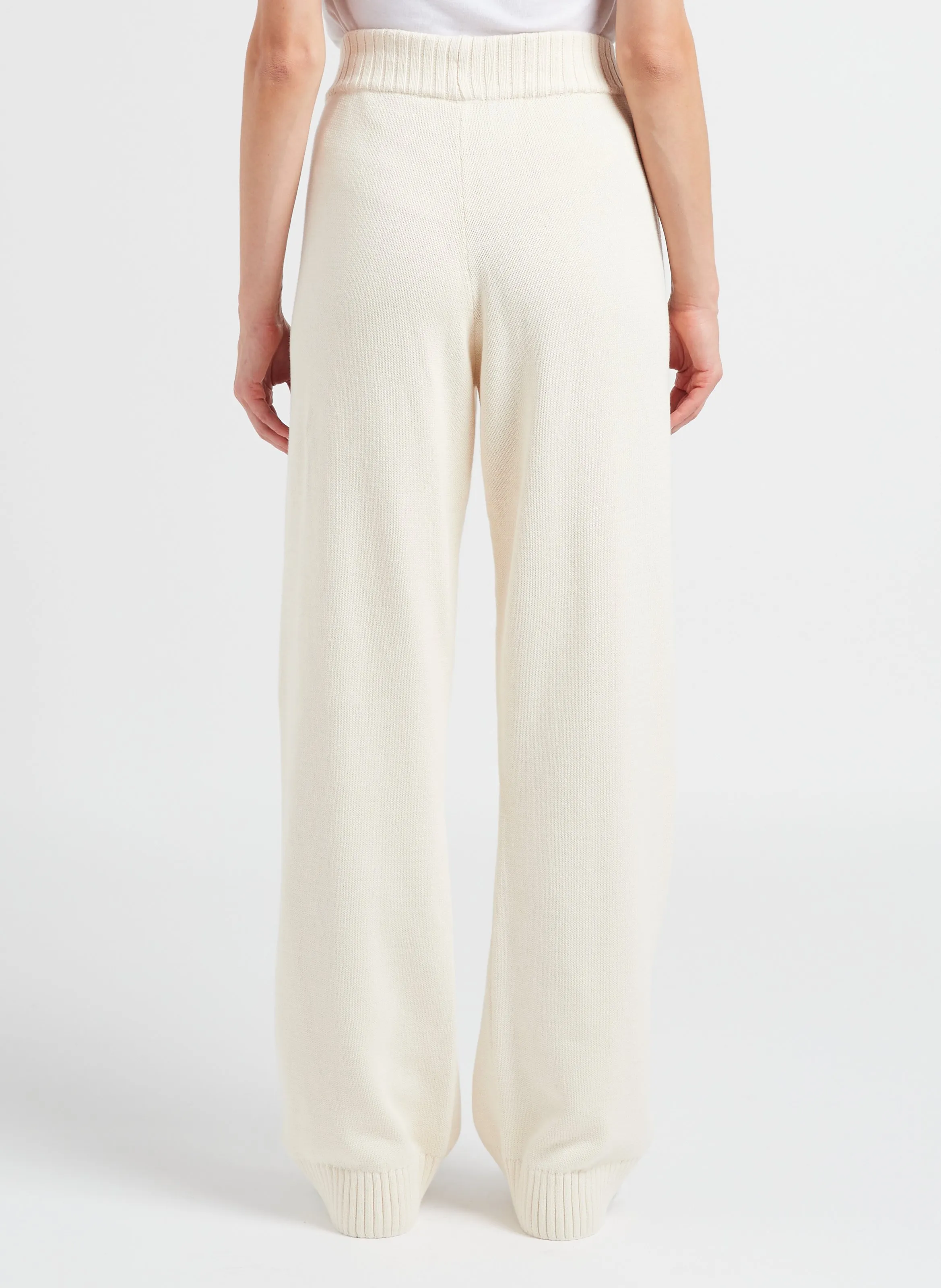 Pantalón recto de algodón en beige