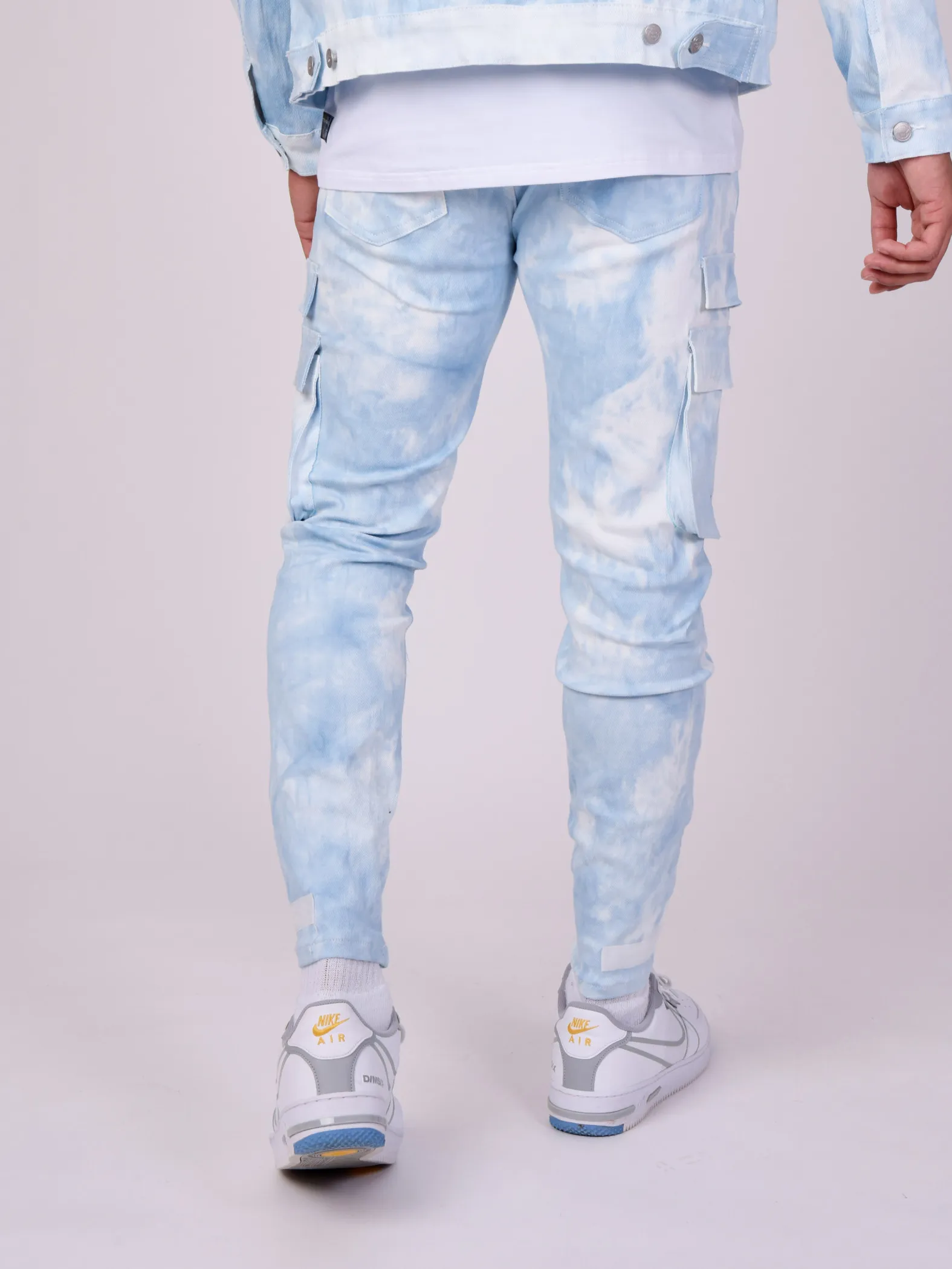 Pantalón tie & dye con estampado abstracto de nubes