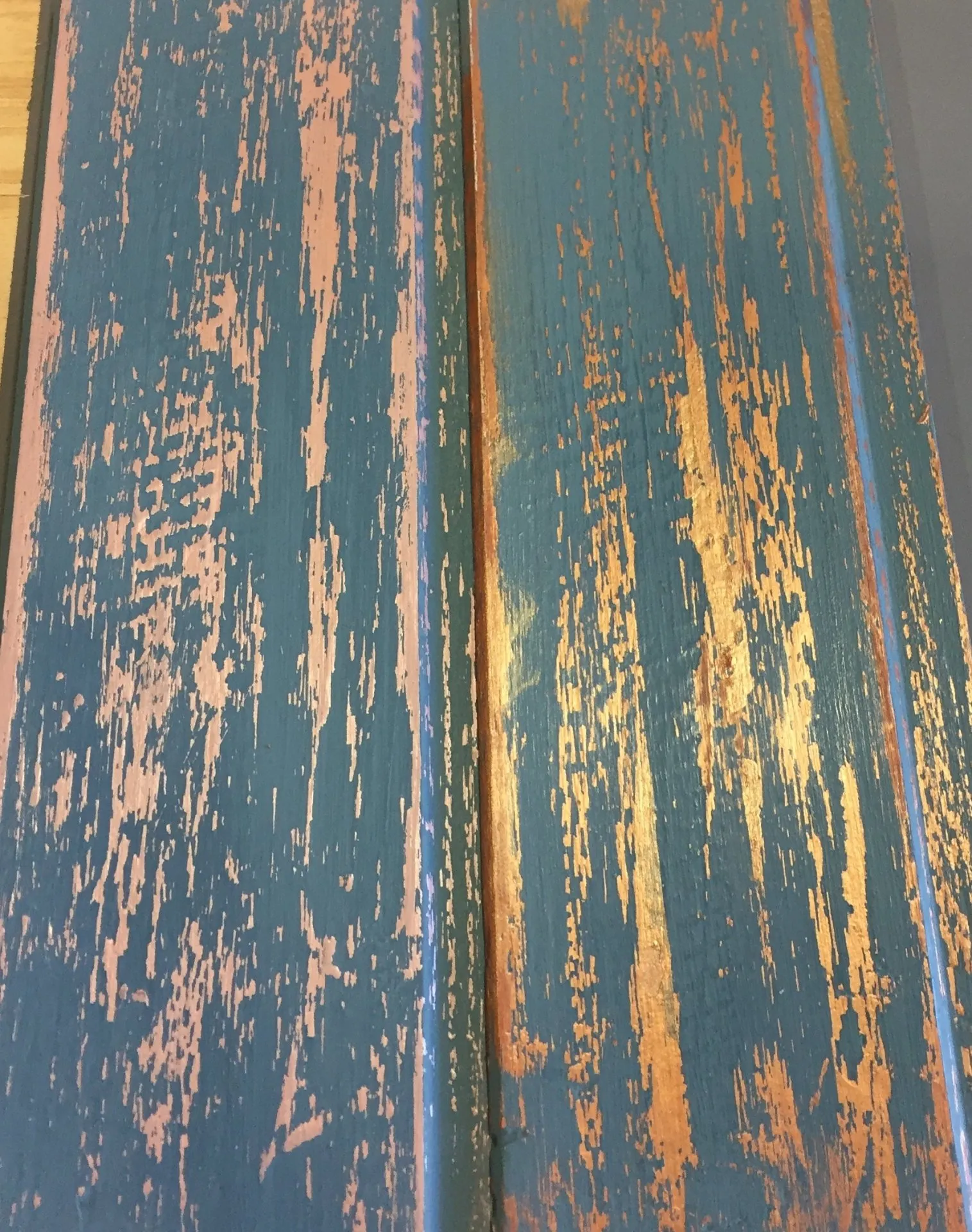 Pintura metálica de flor