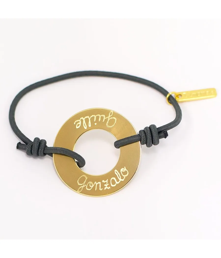 Pulsera aro de oro grabada con nombres