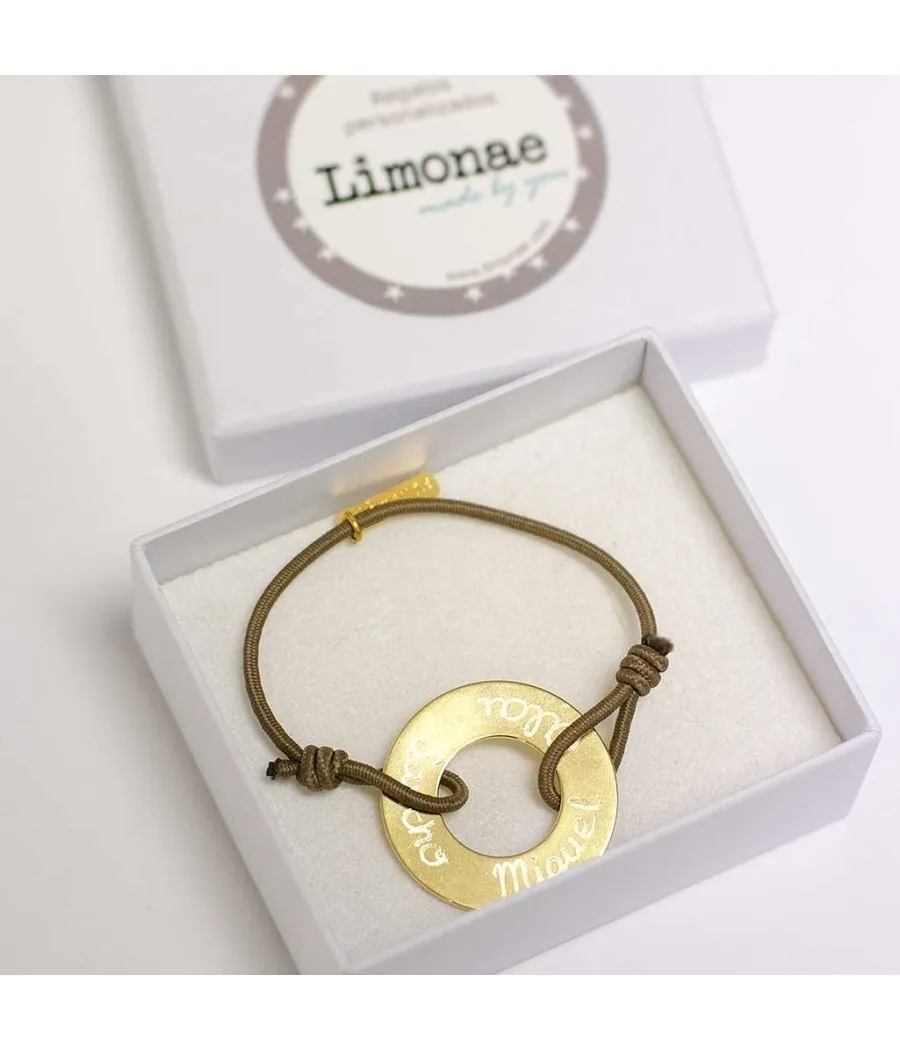 Pulsera aro de oro grabada con nombres