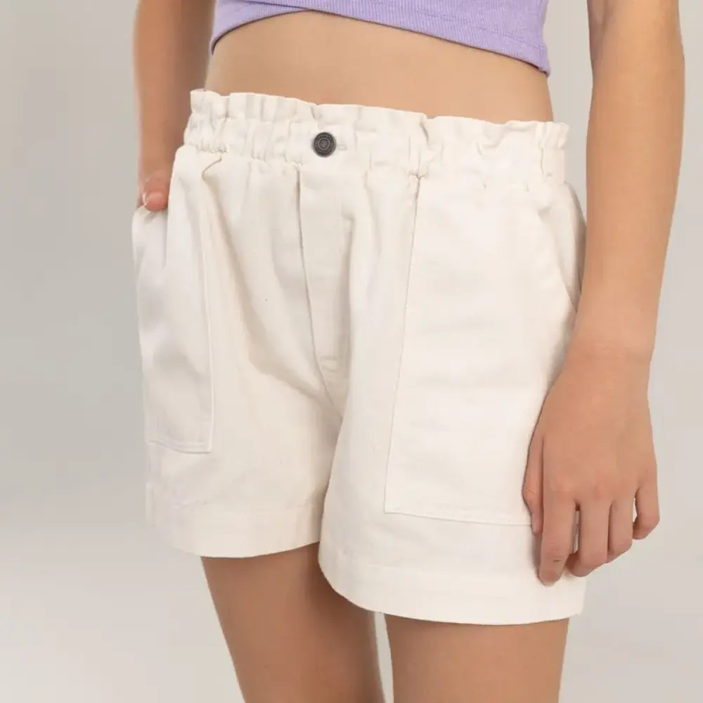 Short con cintura elástica y bolsillos