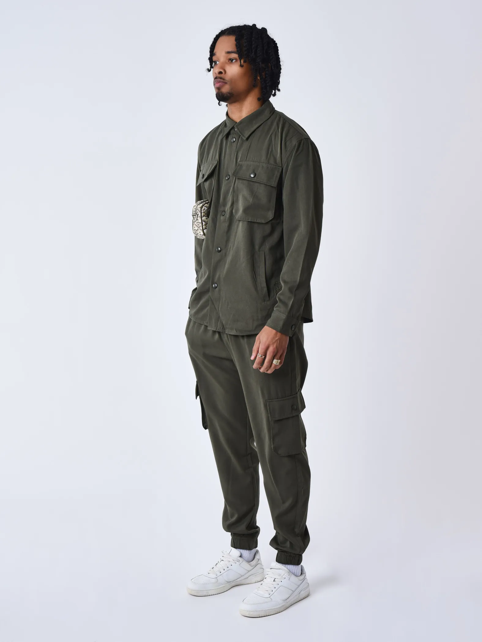 Sobrecamisa básica con bolsillos