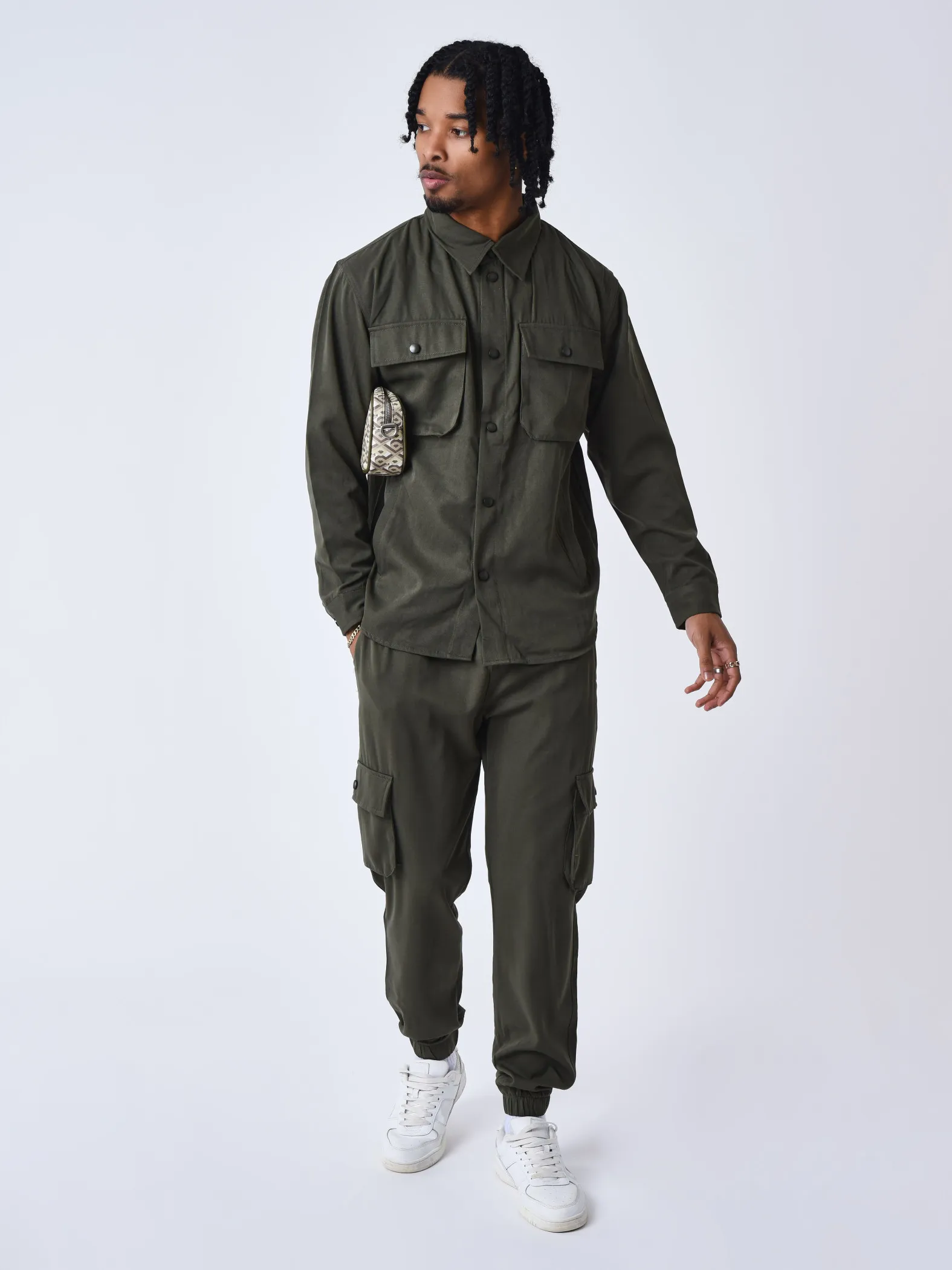 Sobrecamisa básica con bolsillos