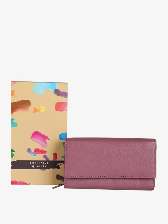 Solada Cartera de mujer de piel con botón.