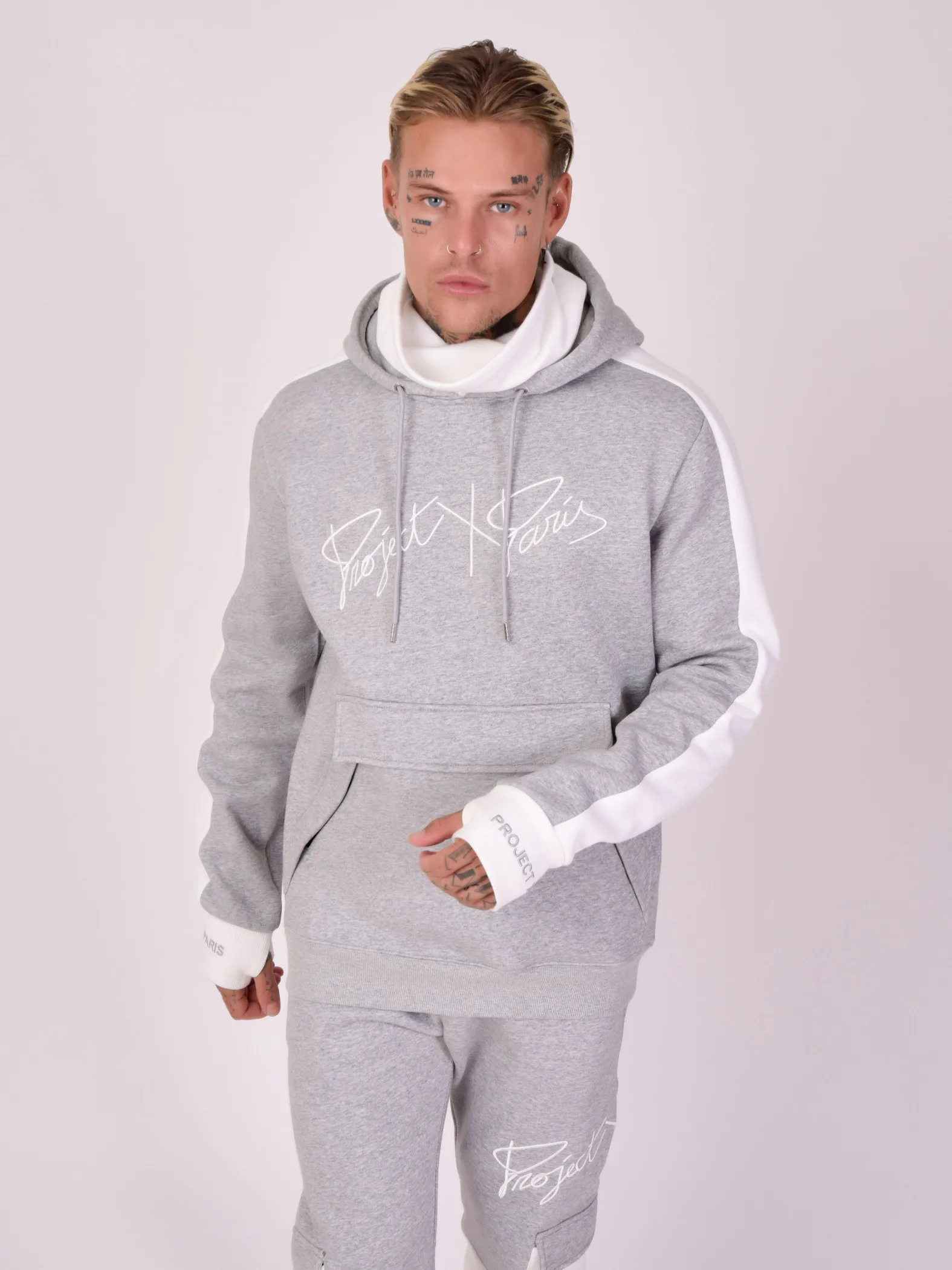 Sudadera bicolor con capucha