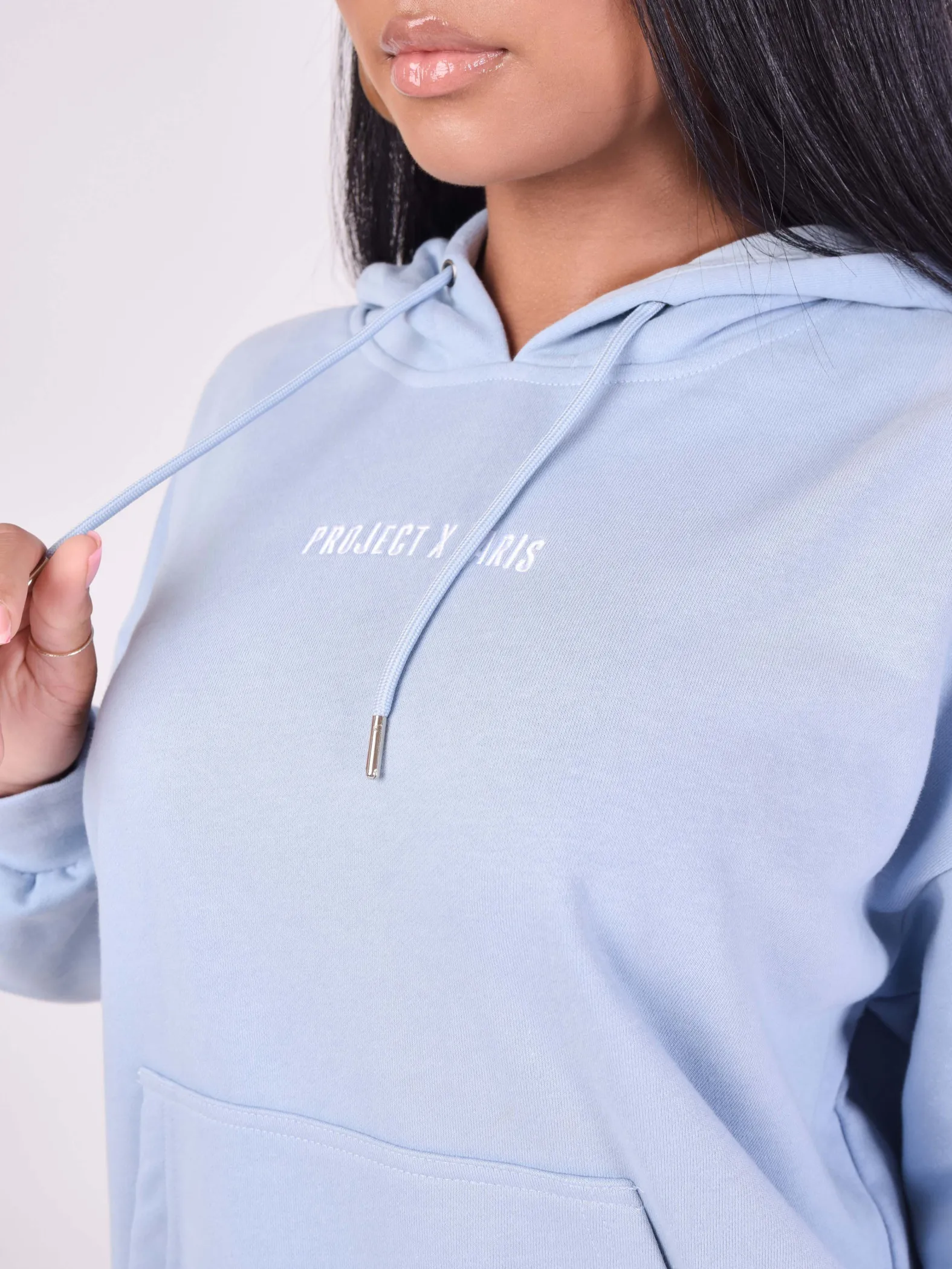 Sudadera básica con capucha y logotipo bordado