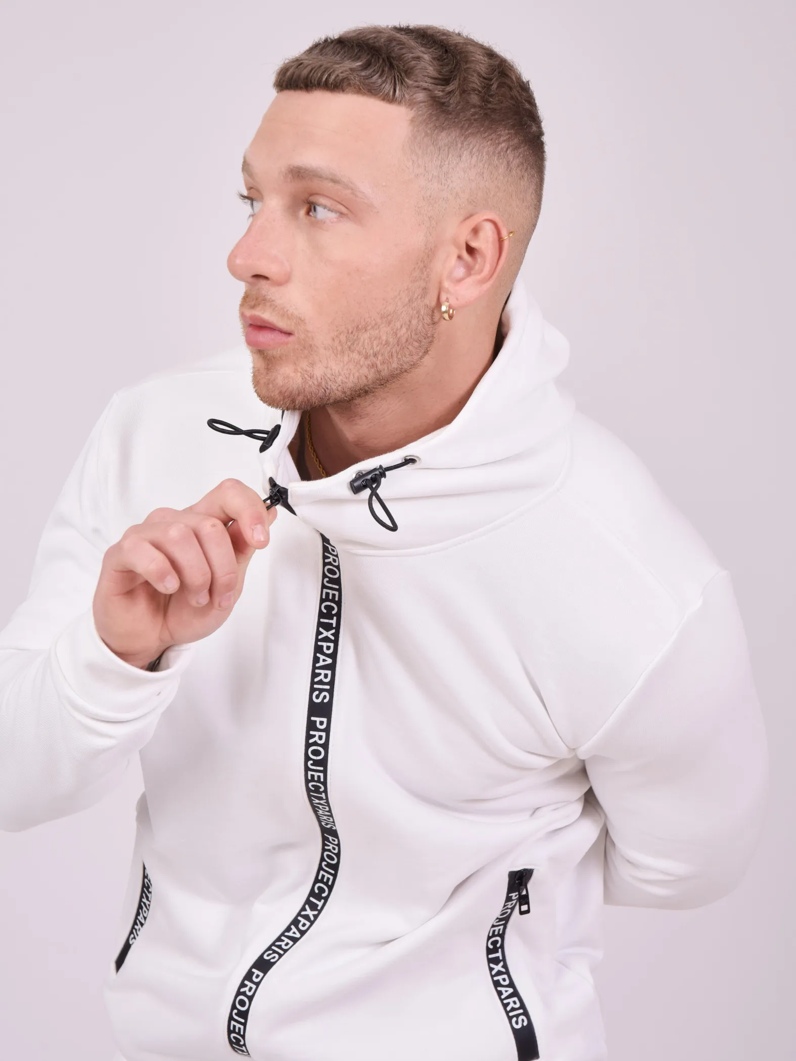 Sudadera básica con cremallera y logotipo