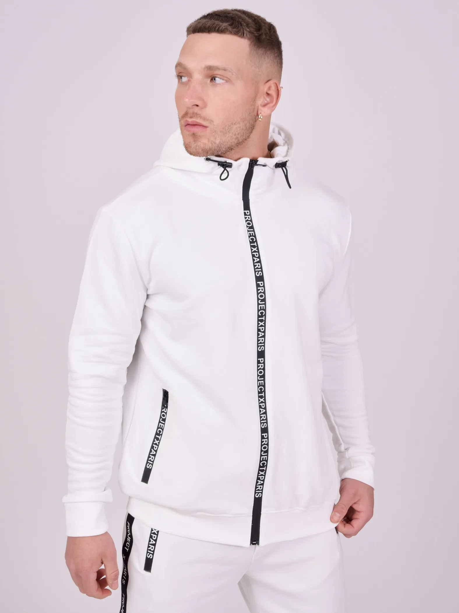 Sudadera básica con cremallera y logotipo