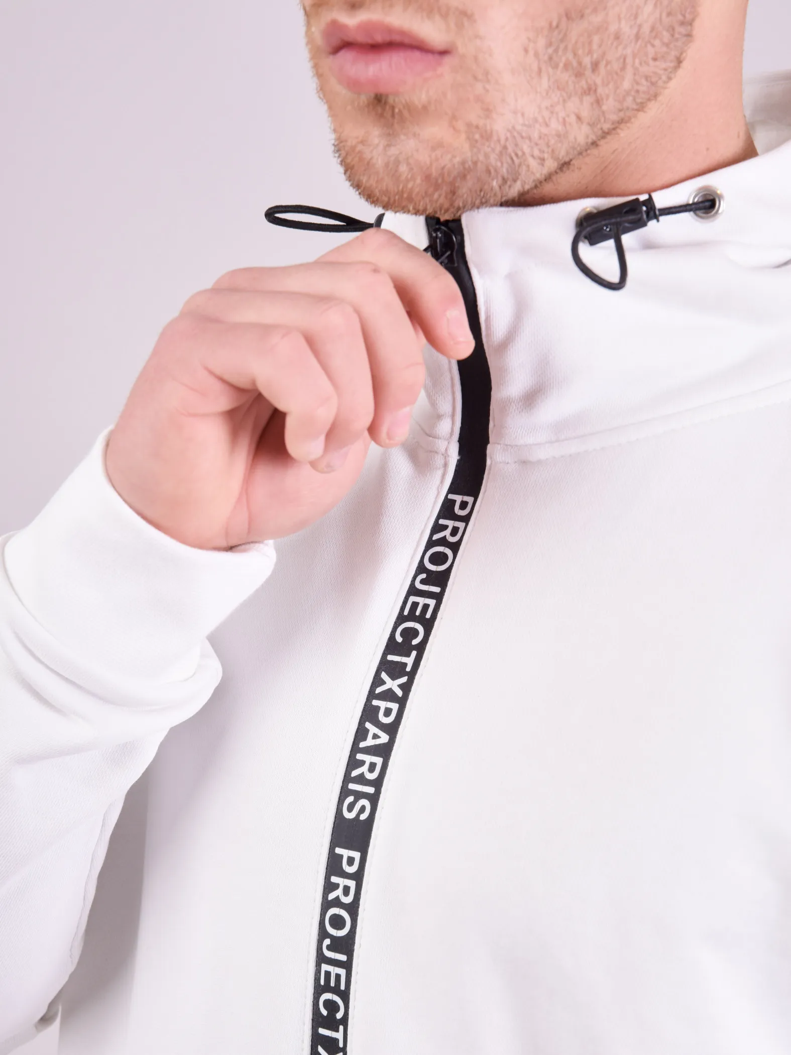 Sudadera básica con cremallera y logotipo