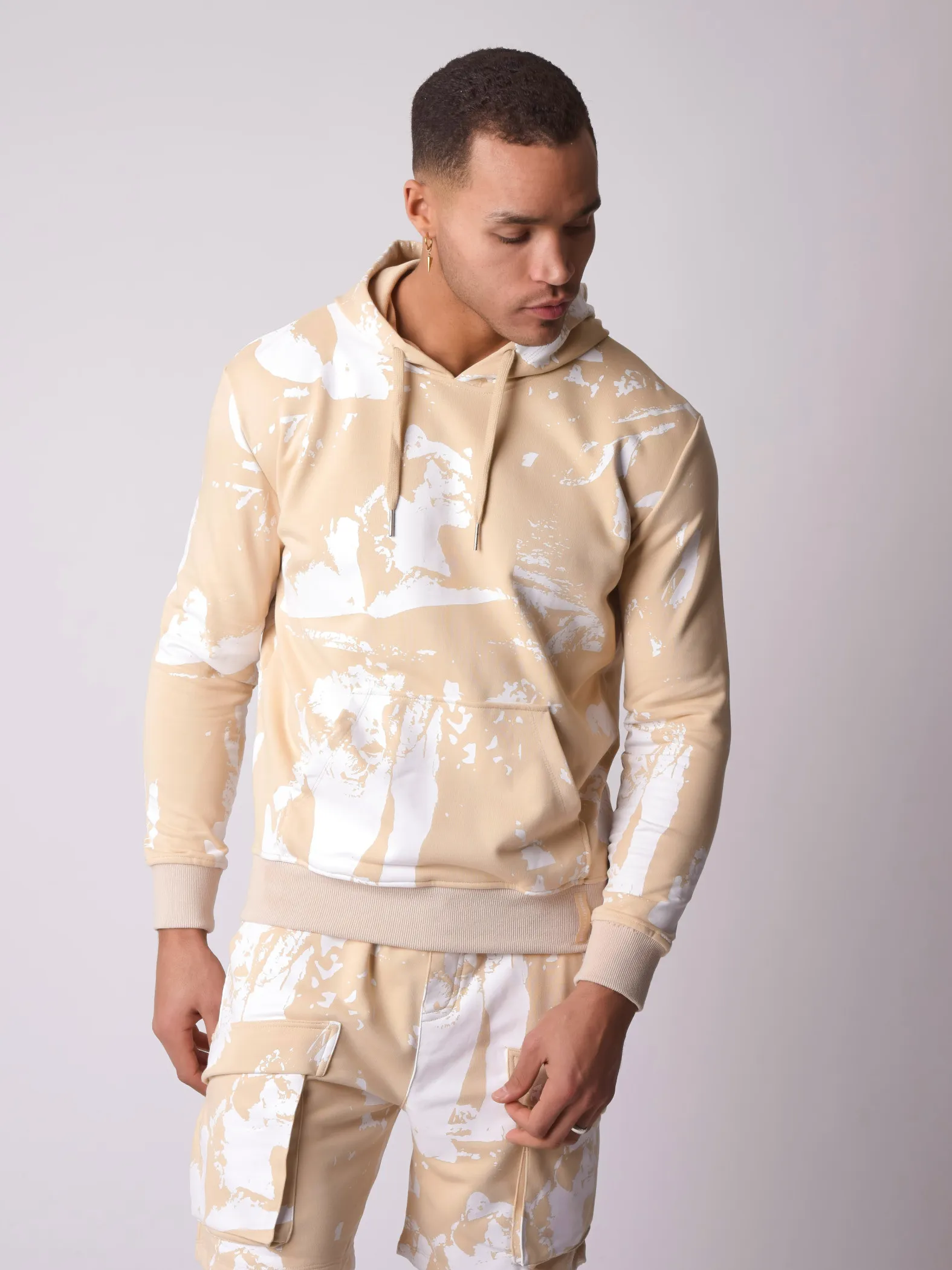 Sudadera con capucha pintada