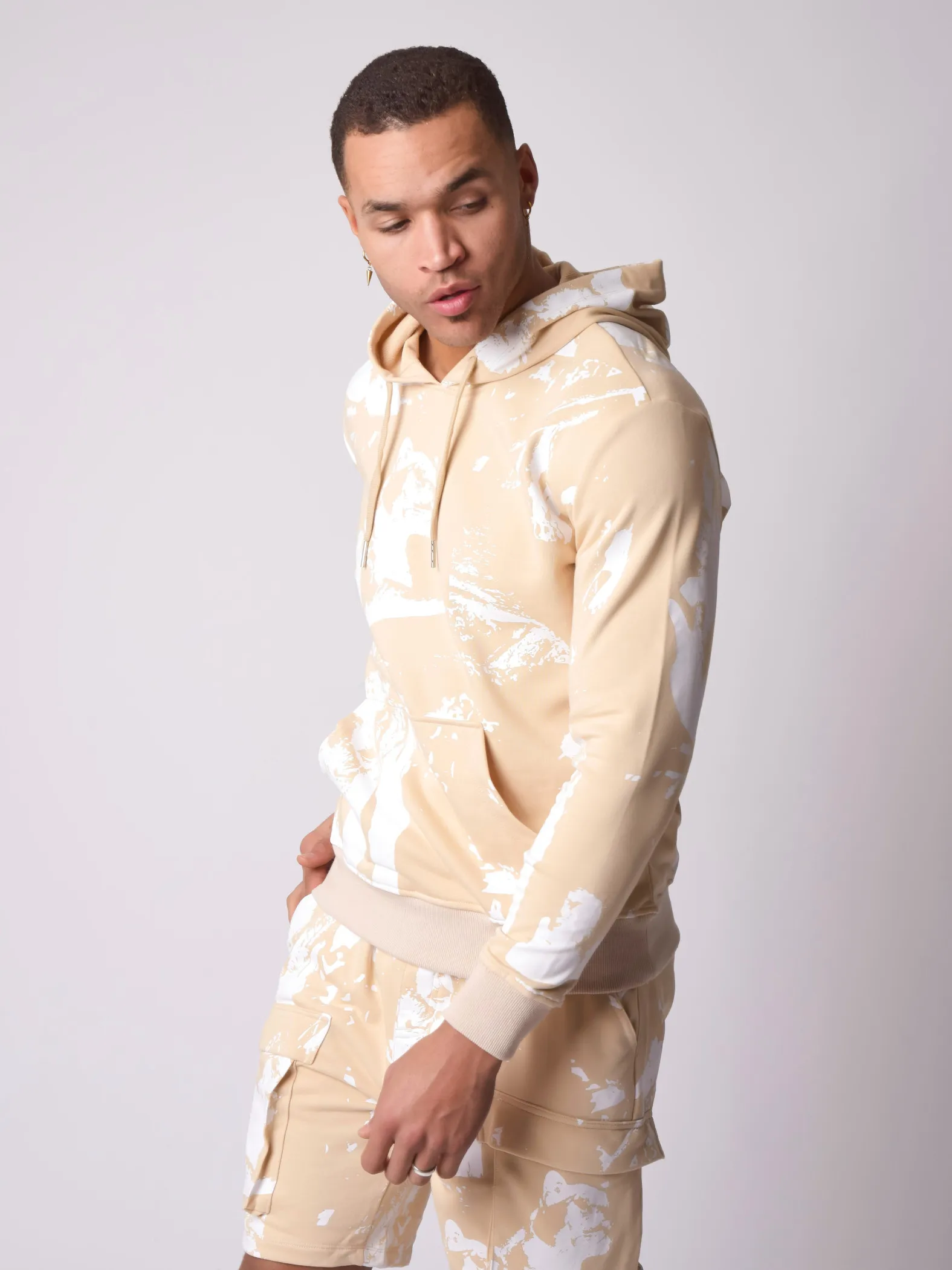Sudadera con capucha pintada