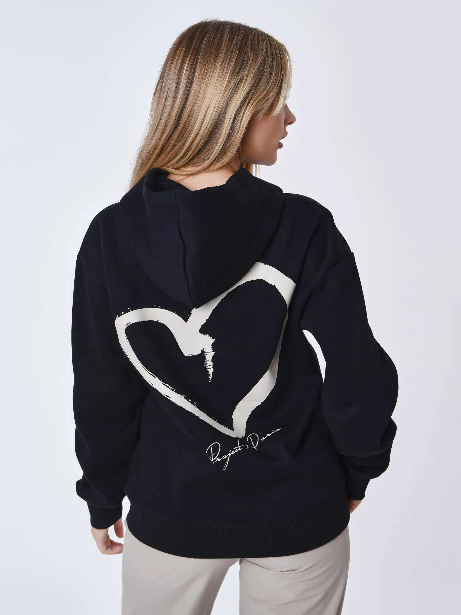 Sudadera con capucha y logotipo