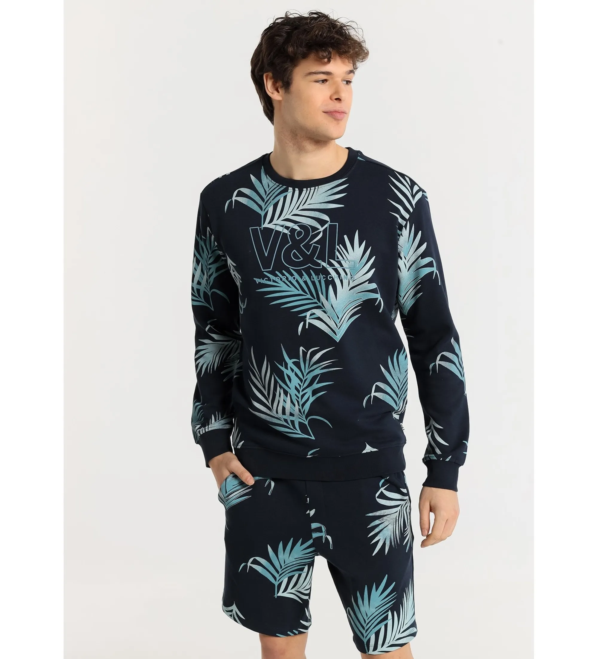 Sudadera cuello caja con estampado de palmeras