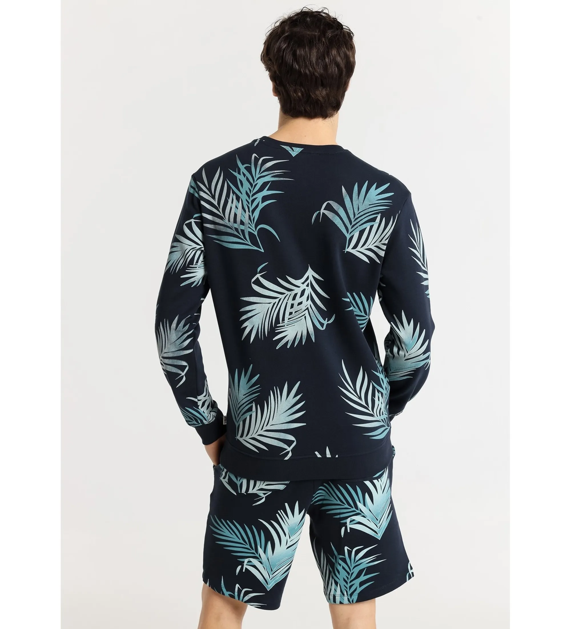 Sudadera cuello caja con estampado de palmeras