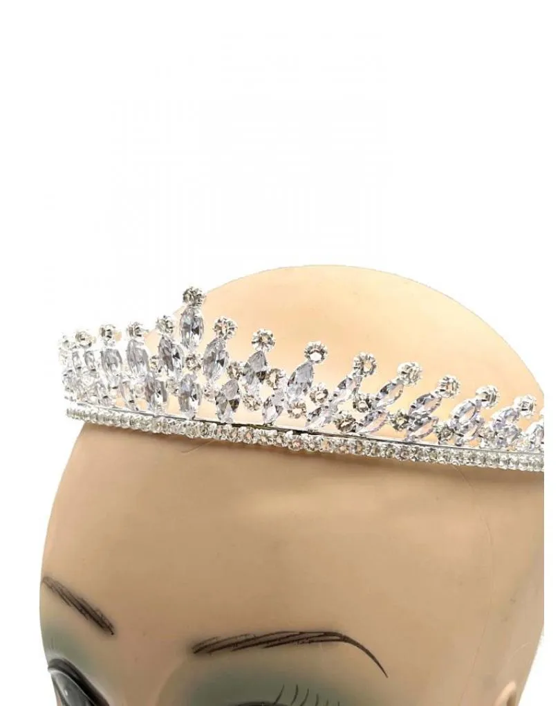 TOCADOS PARA NOVIAS CON PEDRERIA BONITA TIARA CORTE PRINCESA