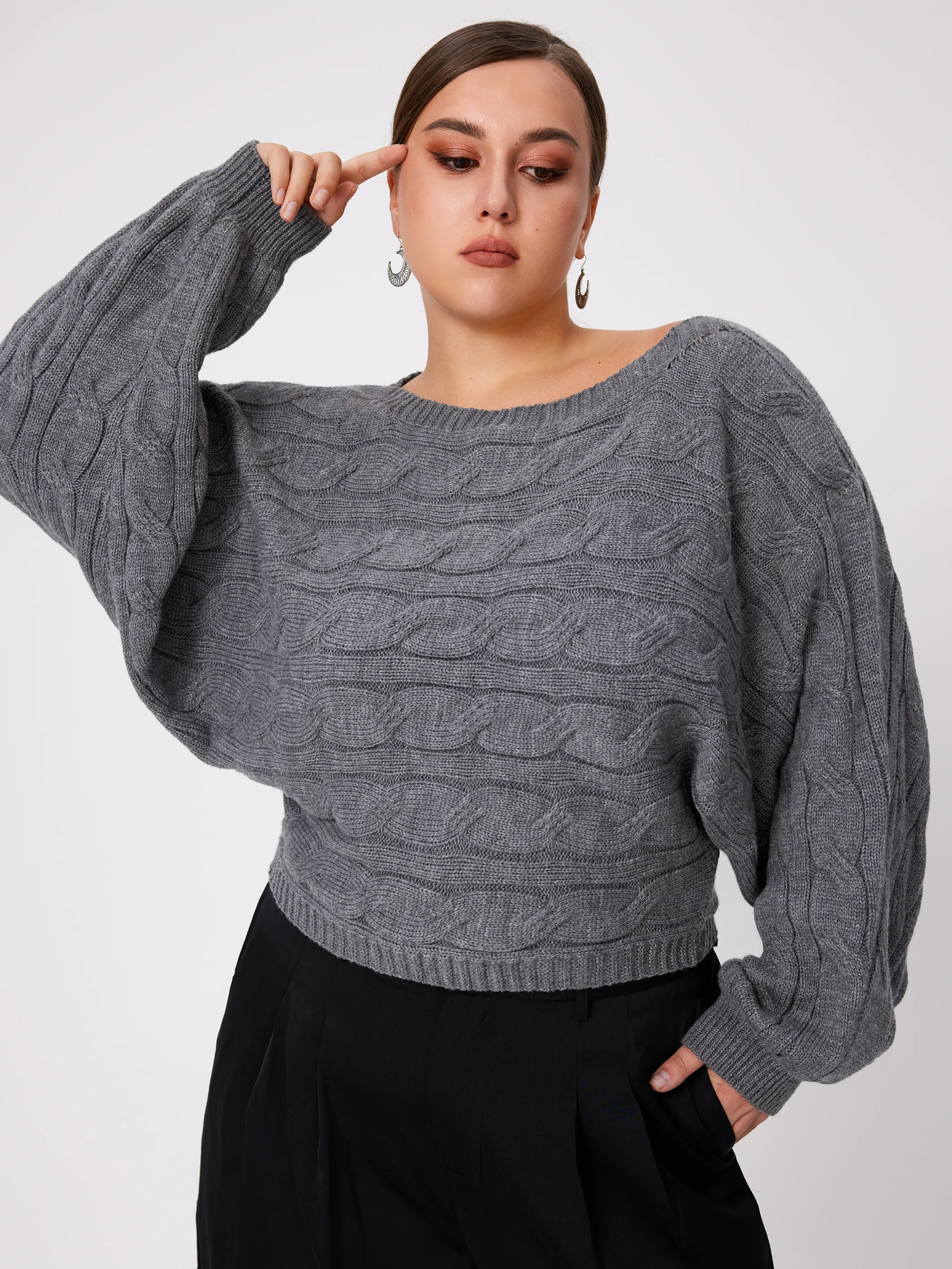 Top de manga larga de punto geométrico con escote redondo de Curvy