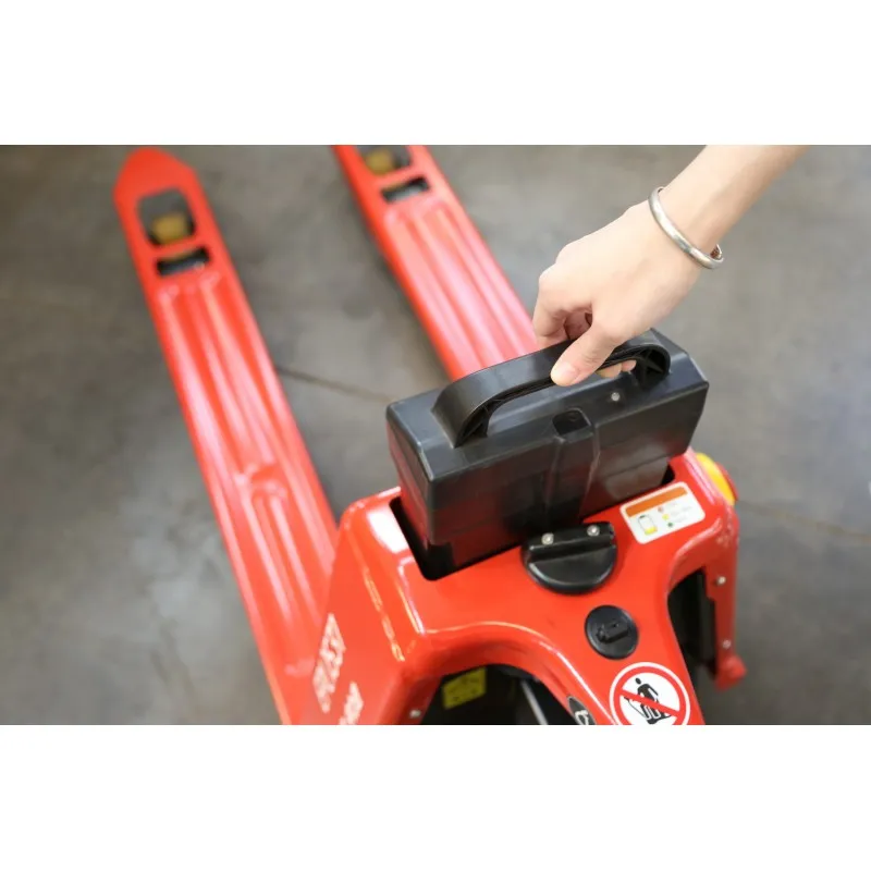TRANSPALETA ELECTRICA EPL1531  CAPACIDAD 1500 KG BATERIA EXTRAIBLE