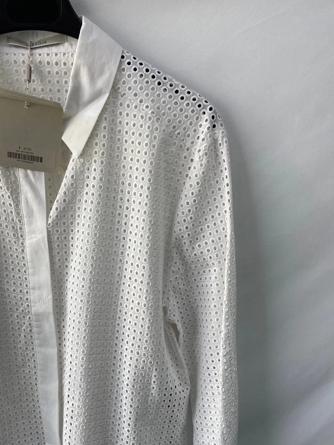 UTERQÜE. Camisa blanca troquelada T.l