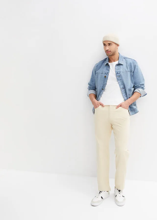 Vaqueros elásticos de corte clásico y tapered Beige