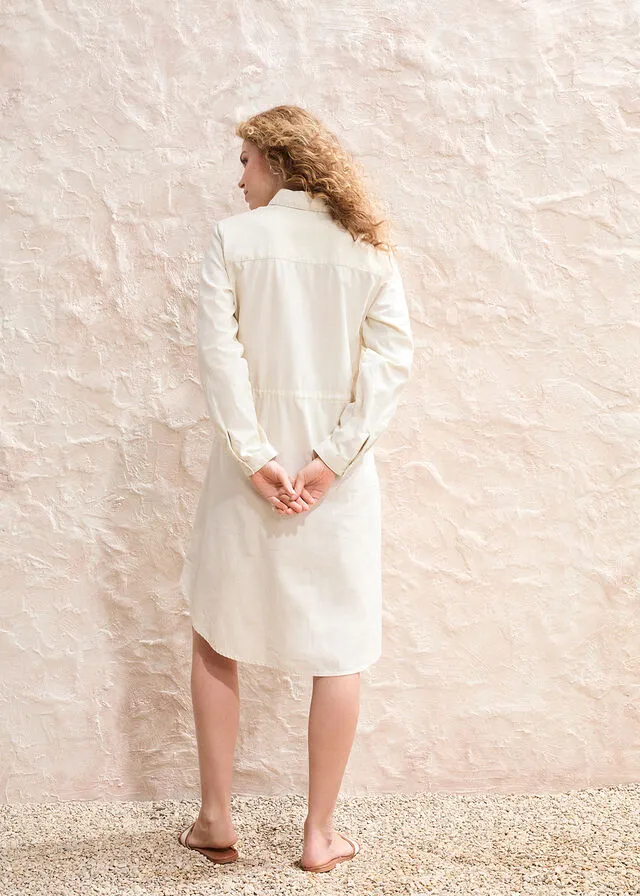 Vestido camisero con lino, goma elástica en la cintura, estilo militar y largo hasta la rodilla Natural