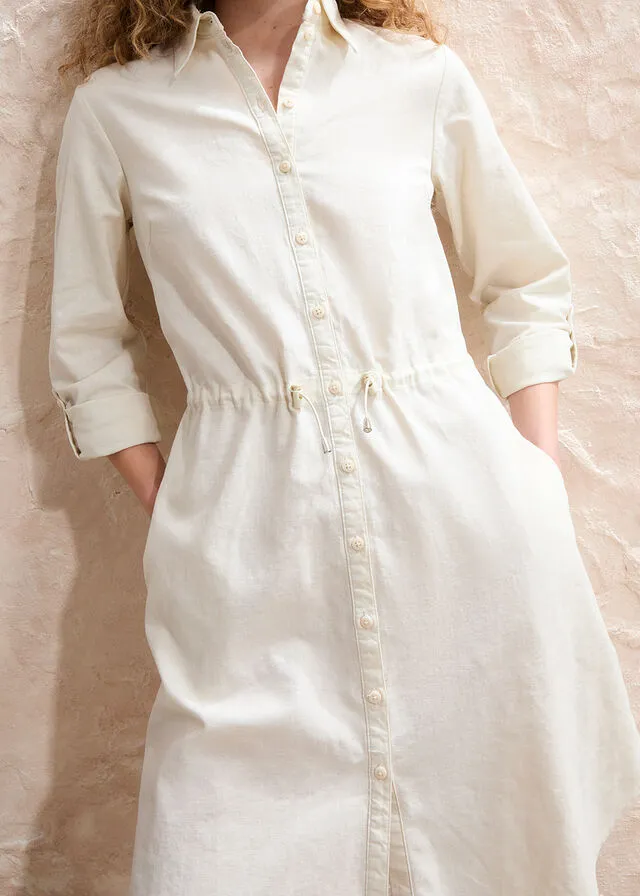 Vestido camisero con lino, goma elástica en la cintura, estilo militar y largo hasta la rodilla Natural