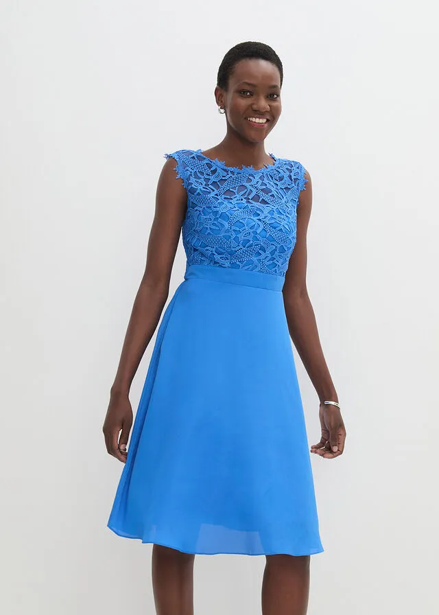 Vestido con encaje azul glaciar