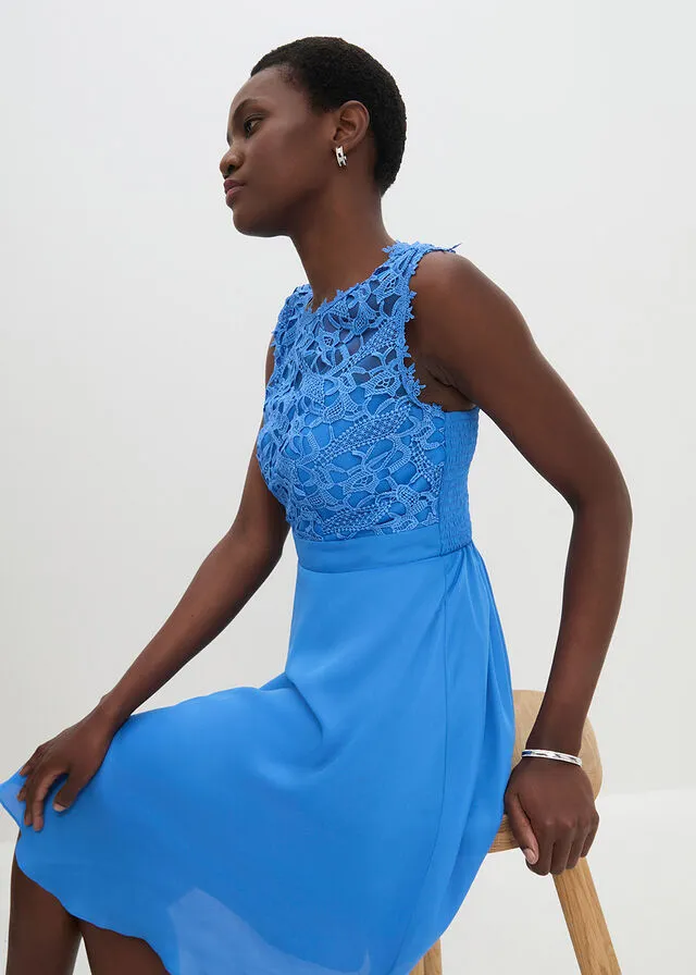 Vestido con encaje azul glaciar