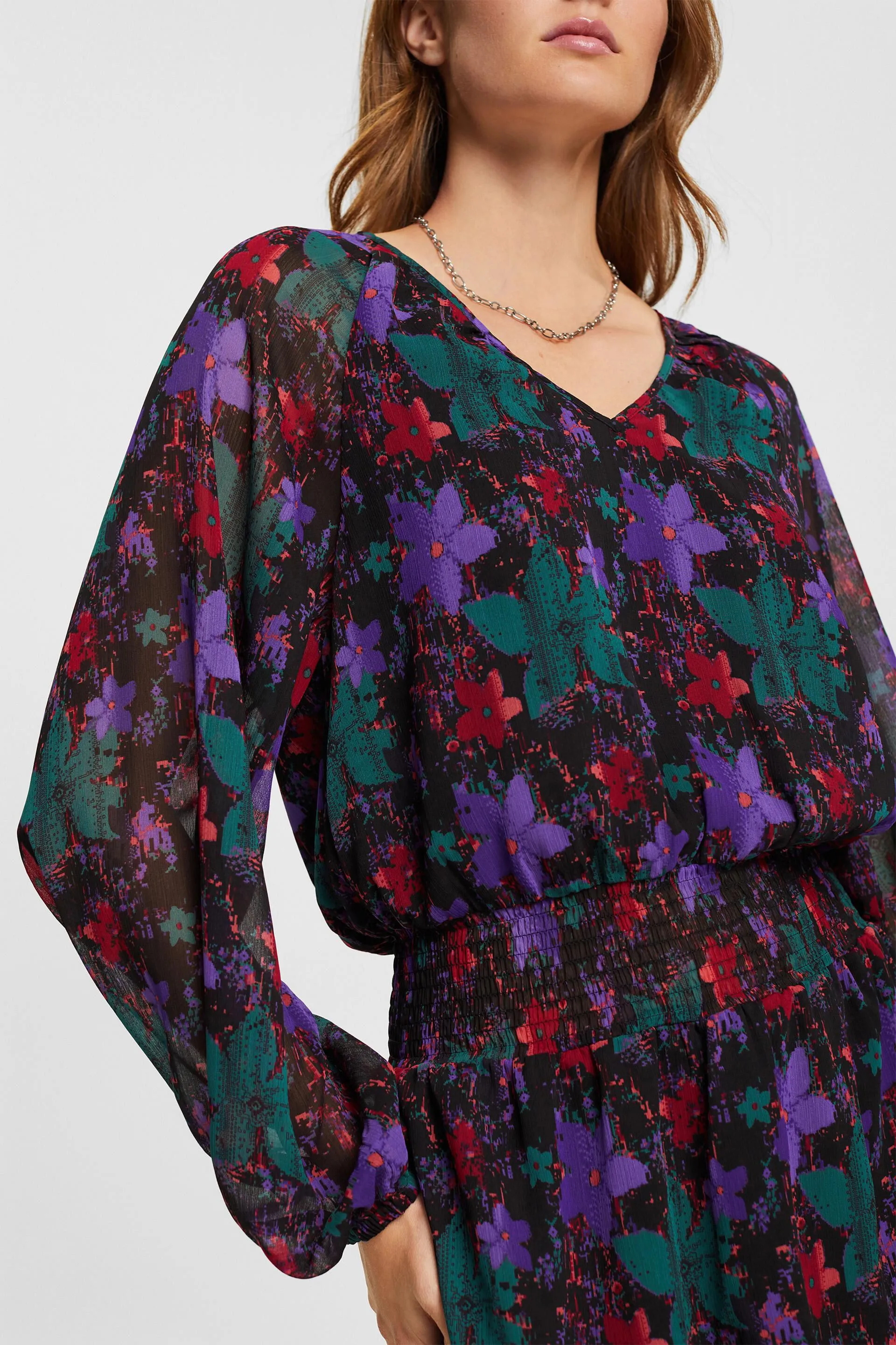 Vestido de chifón con estampado y cintura fruncida