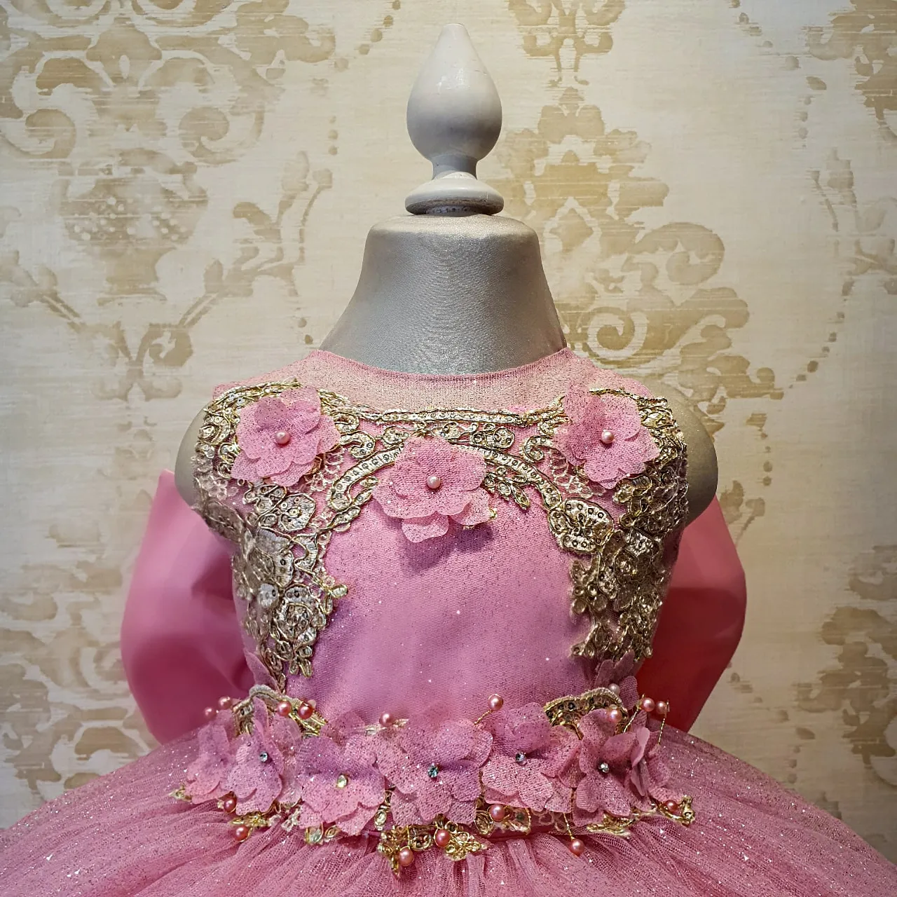 Vestido de Niña Fiesta Rosa Barbie con Encaje Oro y Cauda Desmontable Elegante Talla 2 y 4 Años