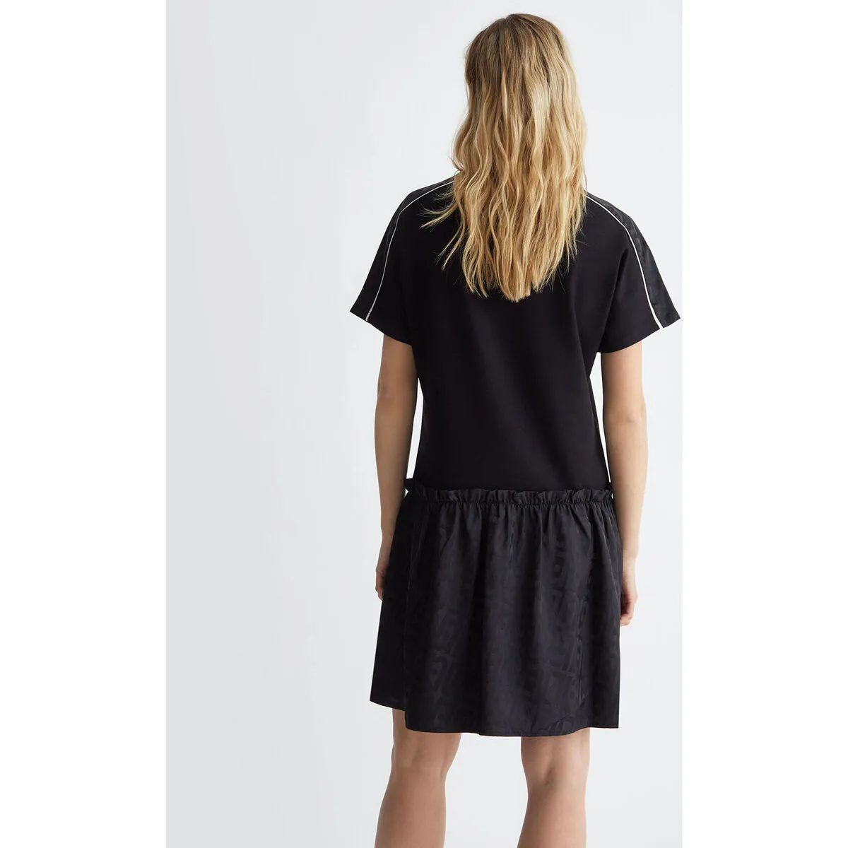 Vestido de punto con logotipo