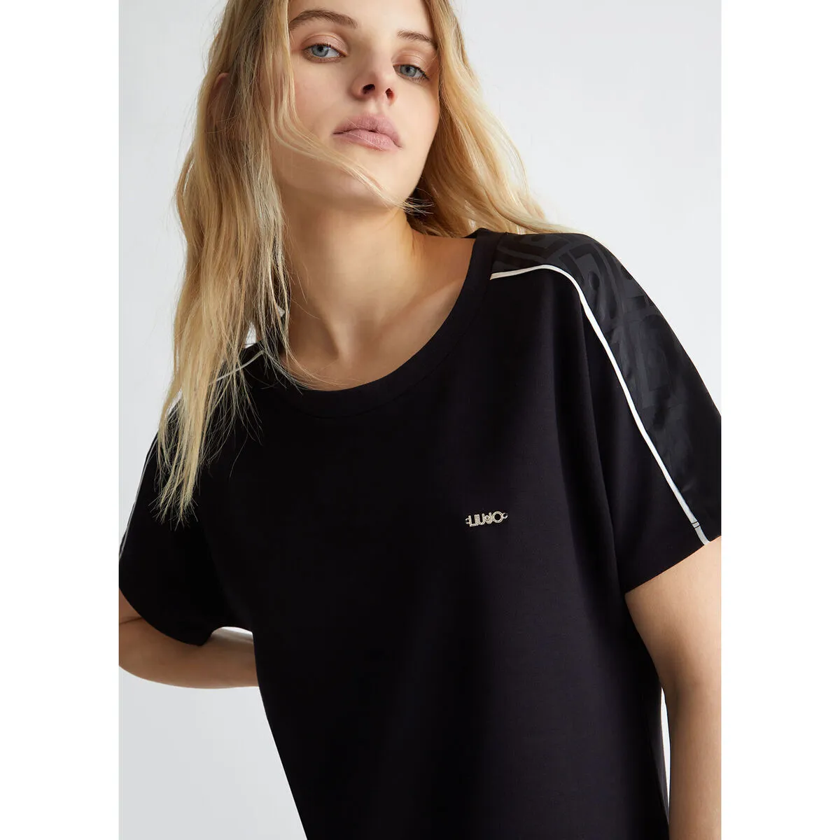 Vestido de punto con logotipo