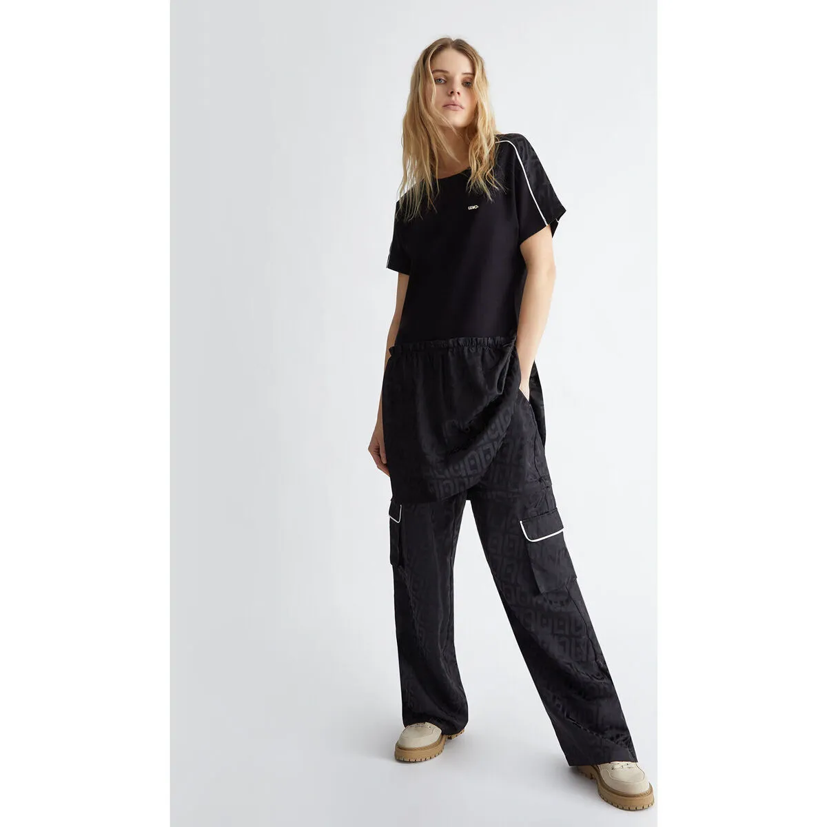 Vestido de punto con logotipo