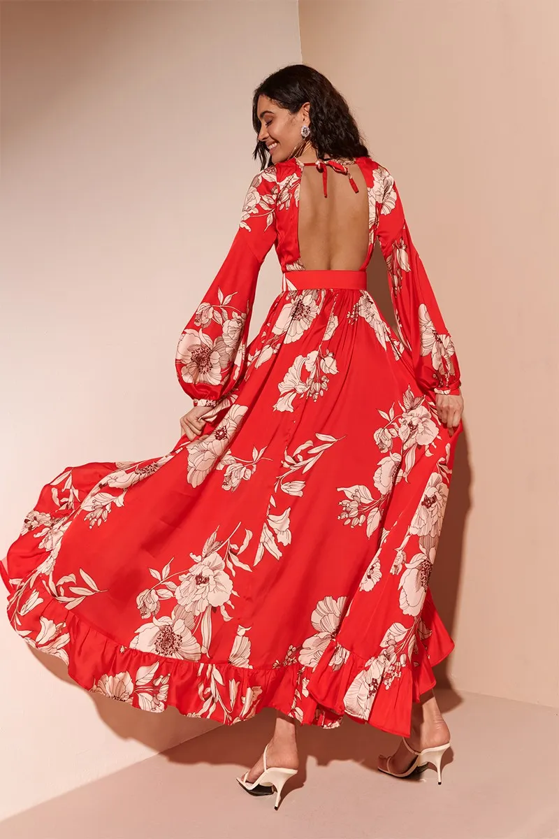 Vestido largo drapeado satén estampado rojo con flores beige Sofía