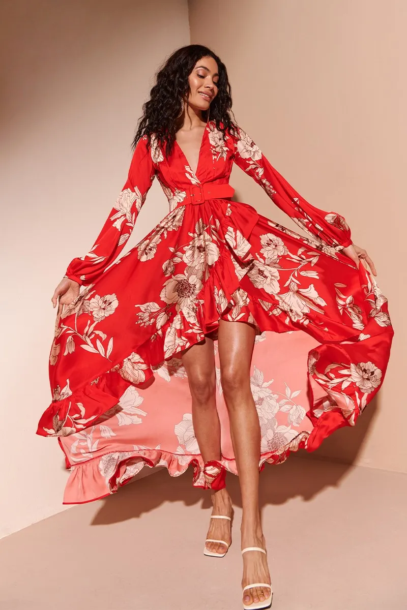 Vestido largo drapeado satén estampado rojo con flores beige Sofía