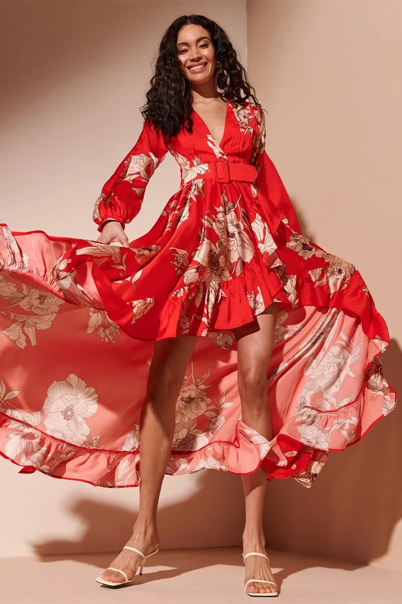 Vestido largo drapeado satén estampado rojo con flores beige Sofía