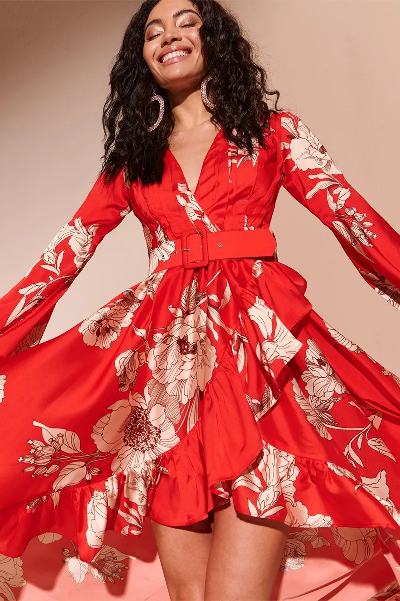 Vestido largo drapeado satén estampado rojo con flores beige Sofía