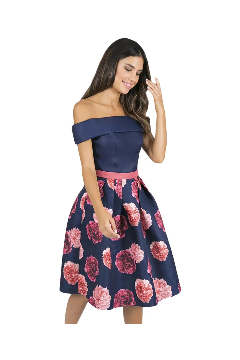 Vestido sin tirantes con flores.