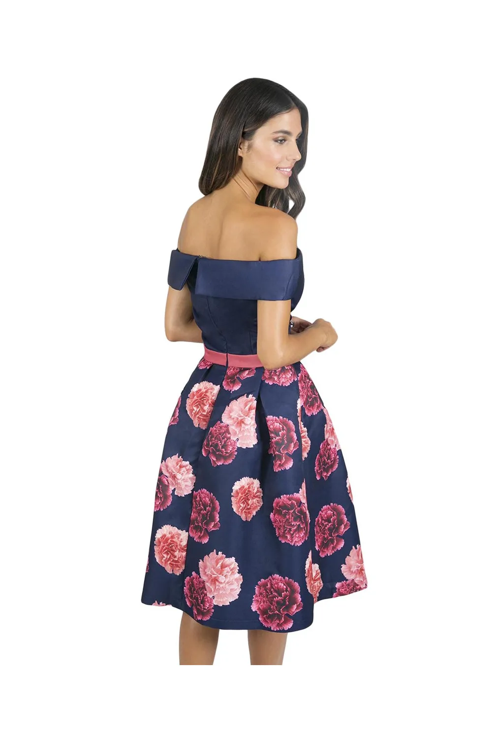Vestido sin tirantes con flores.