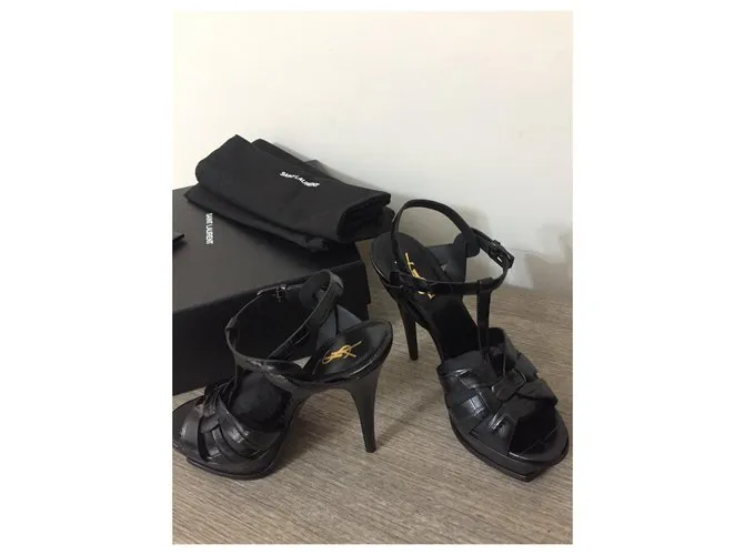 Yves Saint Laurent Homenaje al cocodrilo Negro 