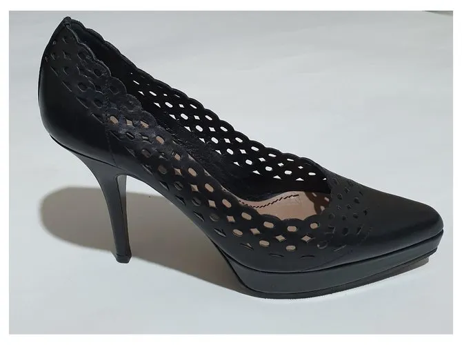 Yves Saint Laurent Tacones Negro 