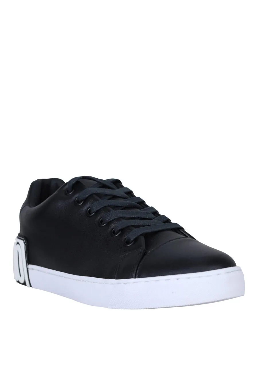 Zapatillas negras con maxilogo en suela blanco