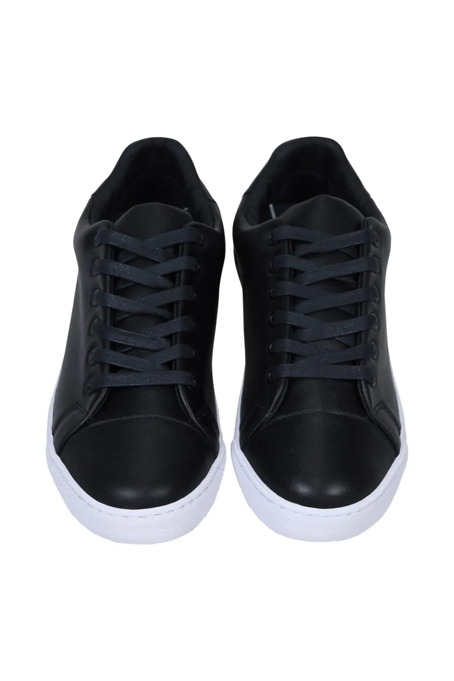 Zapatillas negras con maxilogo en suela blanco